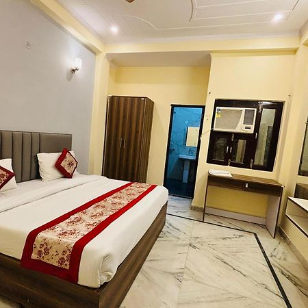 Hotel Vegas Corporate Suites Noida Esterno foto