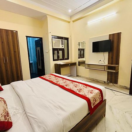 Hotel Vegas Corporate Suites Noida Esterno foto