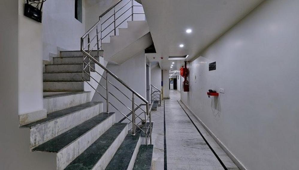 Hotel Vegas Corporate Suites Noida Esterno foto