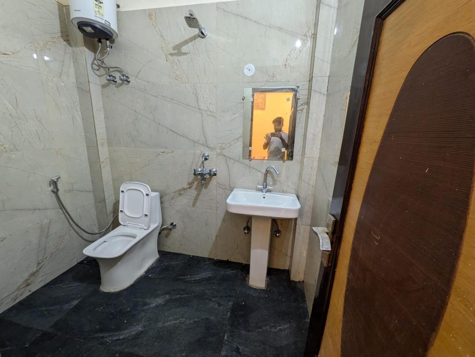 Hotel Vegas Corporate Suites Noida Esterno foto