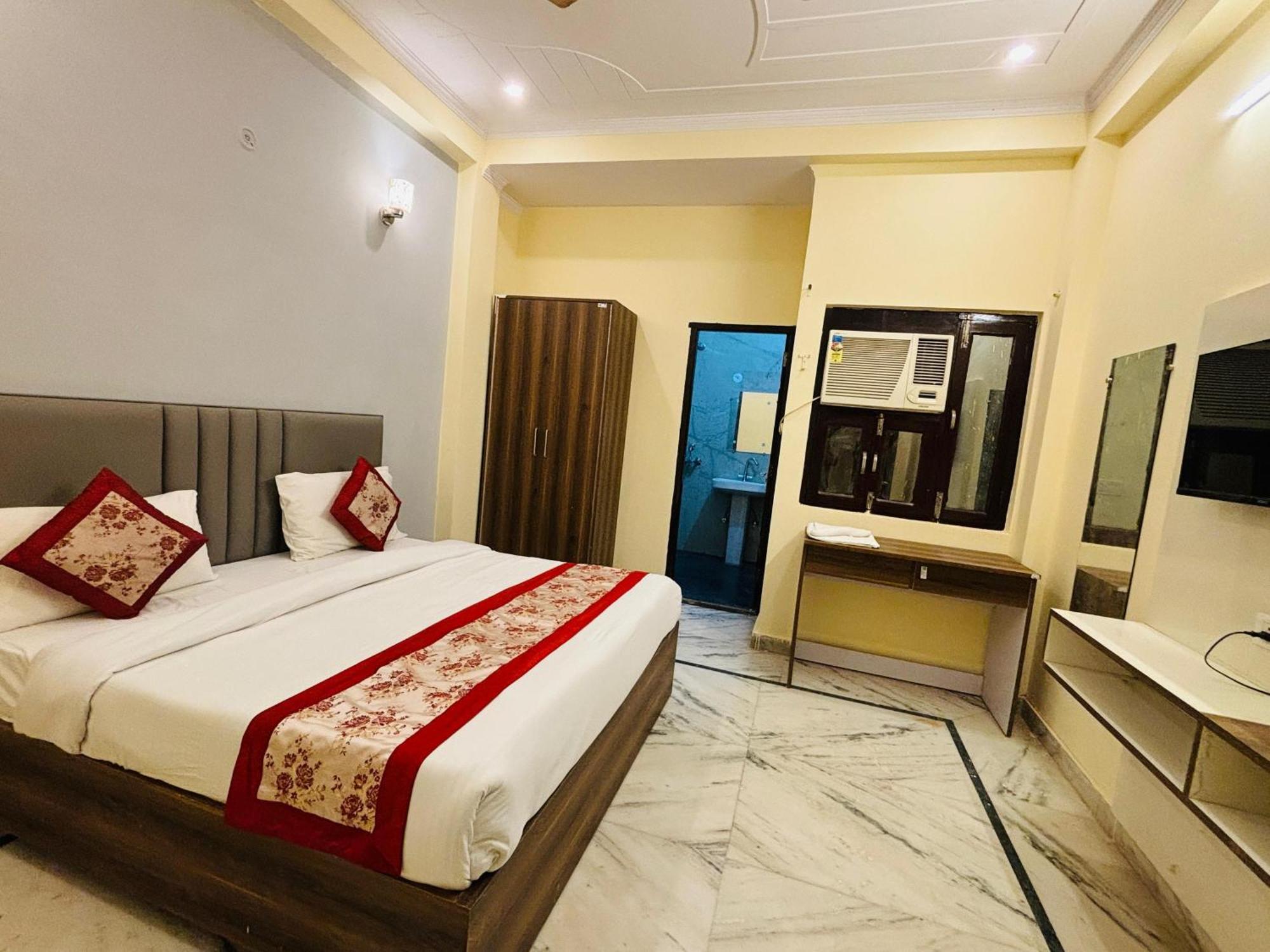 Hotel Vegas Corporate Suites Noida Esterno foto