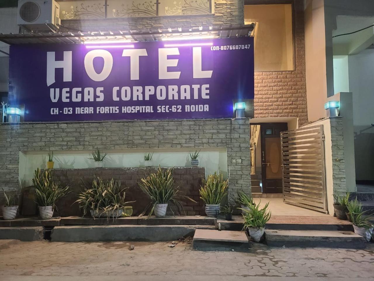 Hotel Vegas Corporate Suites Noida Esterno foto