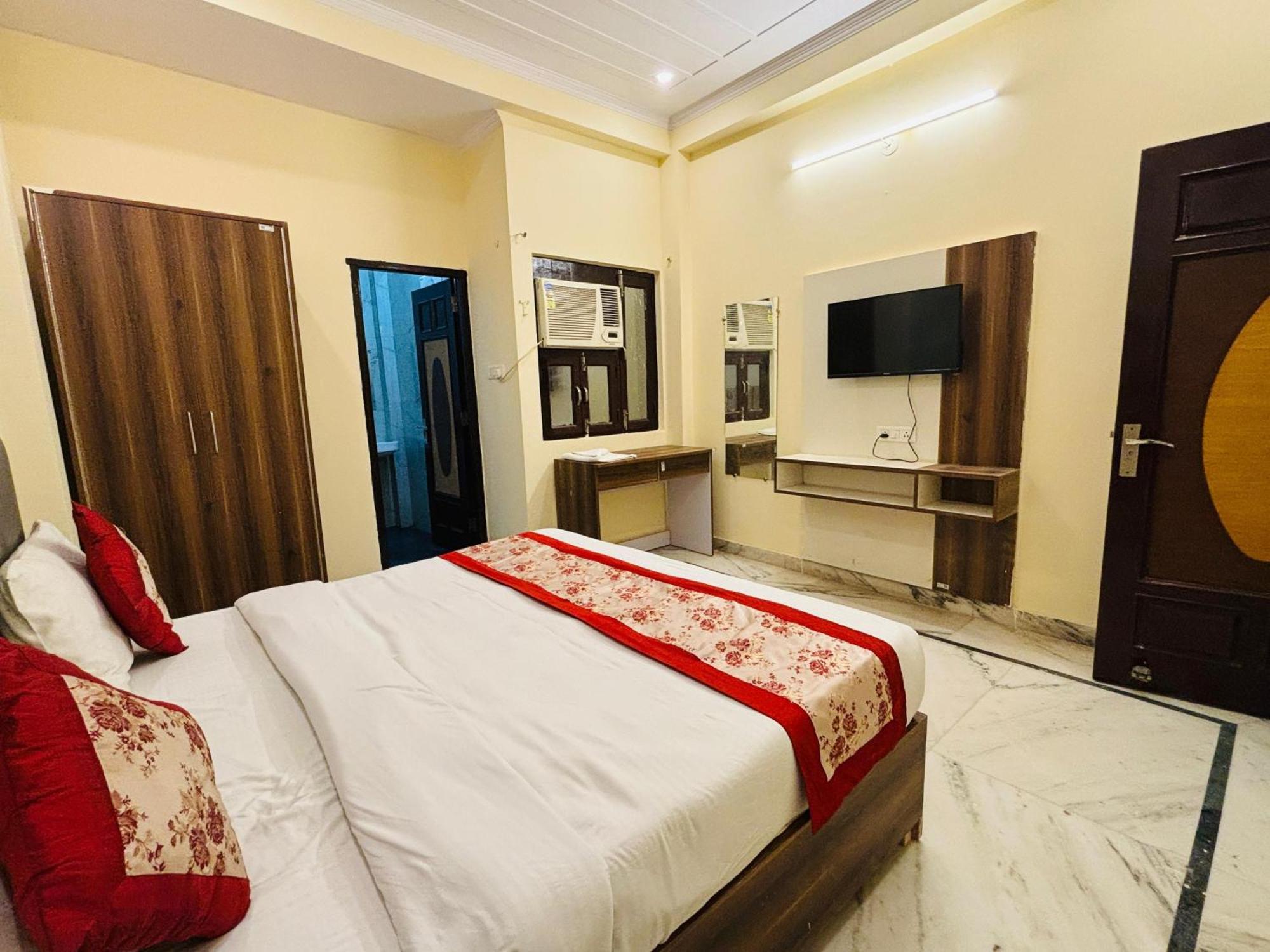 Hotel Vegas Corporate Suites Noida Esterno foto